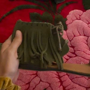 MINNETONKA MOCCASIN SANDALS! Barely worn!